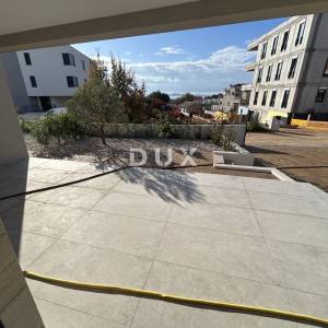 ŠIBENIK, TRIBUNJ - Stan u prizemlju kvalitetne novogradnje