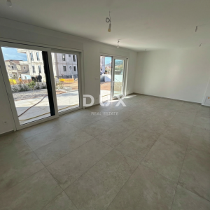 ŠIBENIK, TRIBUNJ - Stan u prizemlju kvalitetne novogradnje