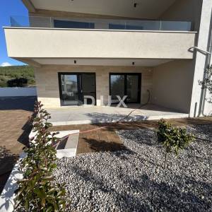 ŠIBENIK, TRIBUNJ - Stan u prizemlju kvalitetne novogradnje