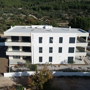 ŠIBENIK, TRIBUNJ - Stan u prizemlju kvalitetne novogradnje