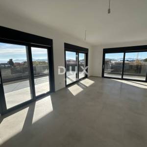 ŠIBENIK, TRIBUNJ – Trosoban stan s očaravajućim pogledom na more! NOVOGRADNJA!