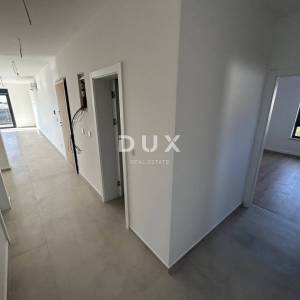 ŠIBENIK, TRIBUNJ – Trosoban stan s očaravajućim pogledom na more! NOVOGRADNJA!