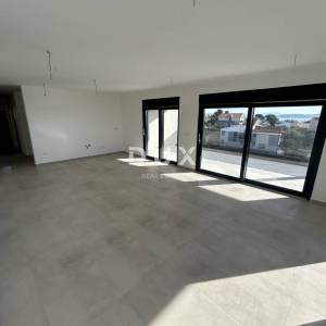 ŠIBENIK, TRIBUNJ – Trosoban stan s očaravajućim pogledom na more! NOVOGRADNJA!