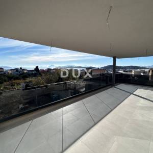 ŠIBENIK, TRIBUNJ – Trosoban stan s očaravajućim pogledom na more! NOVOGRADNJA!