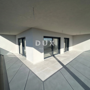 ŠIBENIK, TRIBUNJ – Trosoban stan s očaravajućim pogledom na more! NOVOGRADNJA!