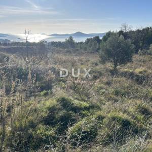 ŠIBENIK, VODICE – Atraktivno zemljište sa pogledom na more