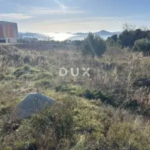 ŠIBENIK, VODICE – Atraktivno zemljište sa pogledom na more