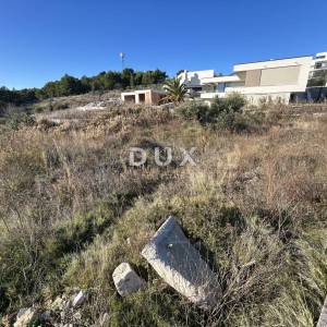 ŠIBENIK, VODICE – Atraktivno zemljište sa pogledom na more