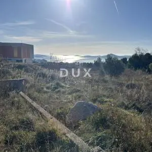 ŠIBENIK, VODICE – Atraktivno zemljište sa pogledom na more