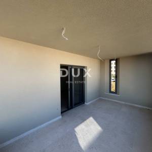 ŠIBENIK, VODICE – Luksuzni penthouse s tri terase, liftom i pogledom na more!