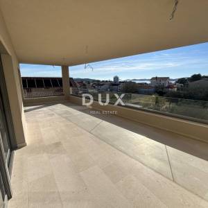 ŠIBENIK, VODICE – Luksuzni penthouse s tri terase, liftom i pogledom na more!