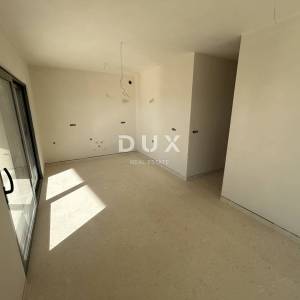 ŠIBENIK, VODICE – Luksuzni penthouse s tri terase, liftom i pogledom na more!