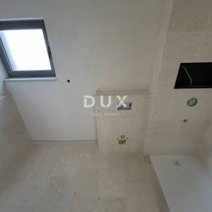 ŠIBENIK, VODICE – Luksuzni penthouse s tri terase, liftom i pogledom na more!