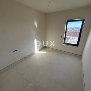 ŠIBENIK, VODICE – Luksuzni penthouse s tri terase, liftom i pogledom na more!