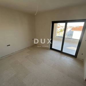 ŠIBENIK, VODICE – Luksuzni penthouse s tri terase, liftom i pogledom na more!