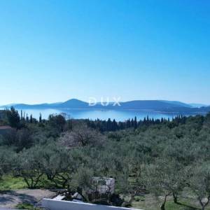 ŠIBENIK, VODICE – Moderan duplex s bazenom