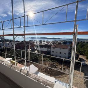 ŠIBENIK, VODICE – NOVOGRADNJA! Luksuzan dvosoban stan na 2. katu s liftom i panoramskim pogledom na more
