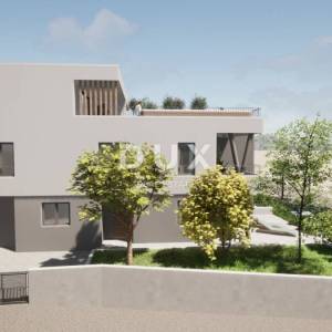 ŠIBENIK, VODICE – Prizemni stan s vrtom i 2 parkinga