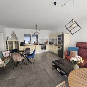 Šibenik, Vodice, samostojeća kuća s 2 stambene jedinice