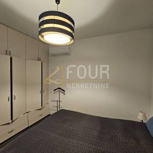 Šibenik, Vodice, samostojeća kuća s 2 stambene jedinice