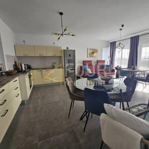 Šibenik, Vodice, samostojeća kuća s 2 stambene jedinice