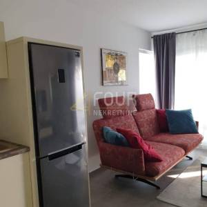 Šibenik, Vodice, samostojeća kuća s 2 stambene jedinice