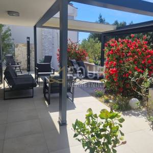 Šibenik, Vodice, samostojeća kuća s 2 stambene jedinice