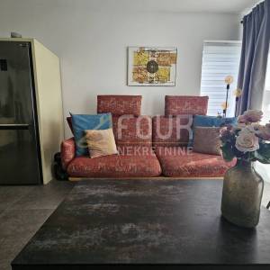 Šibenik, Vodice, samostojeća kuća s 2 stambene jedinice