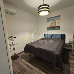 Šibenik, Vodice, samostojeća kuća s 2 stambene jedinice