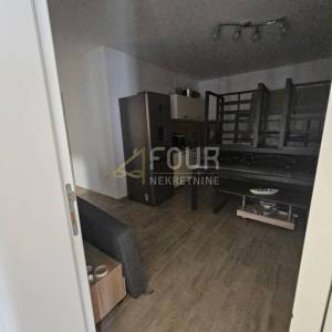 Šibenik, Vodice, samostojeća kuća s 2 stambene jedinice