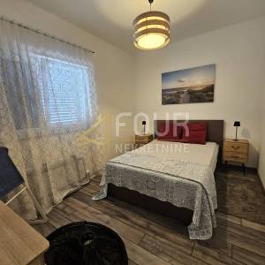 Šibenik, Vodice, samostojeća kuća s 2 stambene jedinice