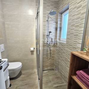 Šibenik, Vodice, samostojeća kuća s 2 stambene jedinice