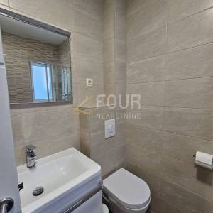 Šibenik, Vodice, samostojeća kuća s 2 stambene jedinice