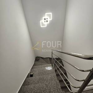 Šibenik, Vodice, samostojeća kuća s 2 stambene jedinice