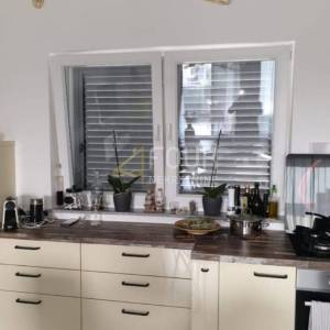 Šibenik, Vodice, samostojeća kuća s 2 stambene jedinice