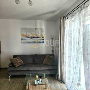 Šibenik, Vodice, samostojeća kuća s 2 stambene jedinice