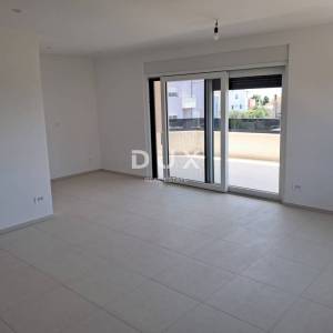 ŠIBENIK, VODICE – Stan na drugom katu s terasom i 2 parkinga