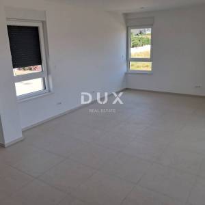 ŠIBENIK, VODICE – Stan na drugom katu s terasom i 2 parkinga