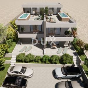 ŠIBENIK, VODICE – Stan na prvom katu s velikom terasom