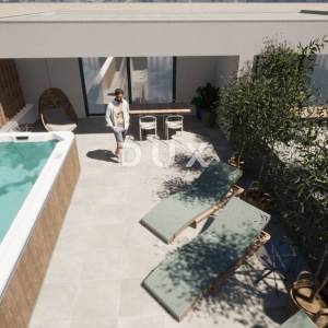 ŠIBENIK, VODICE – Stan na prvom katu s terasom