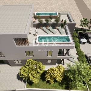 ŠIBENIK, VODICE – Stan na prvom katu s terasom