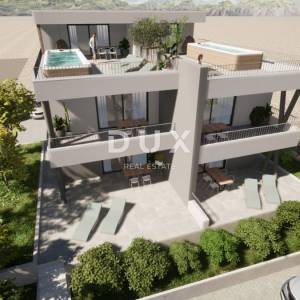 ŠIBENIK, VODICE – Stan na prvom katu s terasom