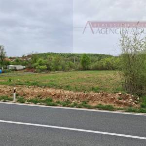 Sinj Hrvace građevinsko zemljište 1400 m2 - povoljno