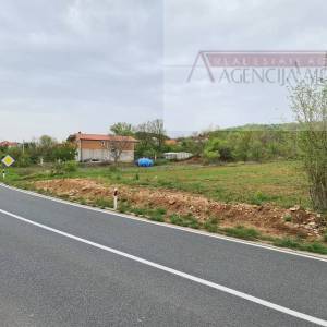 Sinj Hrvace građevinsko zemljište 1400 m2 - povoljno