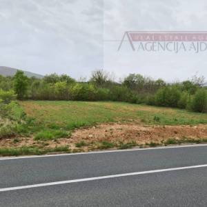 Sinj Hrvace građevinsko zemljište 1400 m2 - povoljno