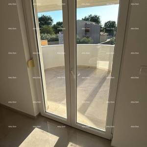 ŠIŠAN, kuća s dvije stambene jedinice, 195 m2