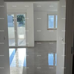 ŠIŠAN, kuća s dvije stambene jedinice, 195 m2