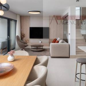 Split - Donja Podstrana nova vila - pogled na more 320 m2