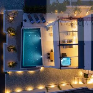Split - Donja Podstrana nova vila - pogled na more 320 m2