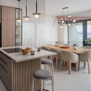 Split - Donja Podstrana nova vila - pogled na more 320 m2